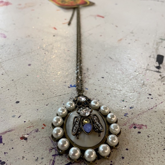 Bee 🐝 classic pendant necklace!! Frim studio of Brandi C. - Picture 2 of 6